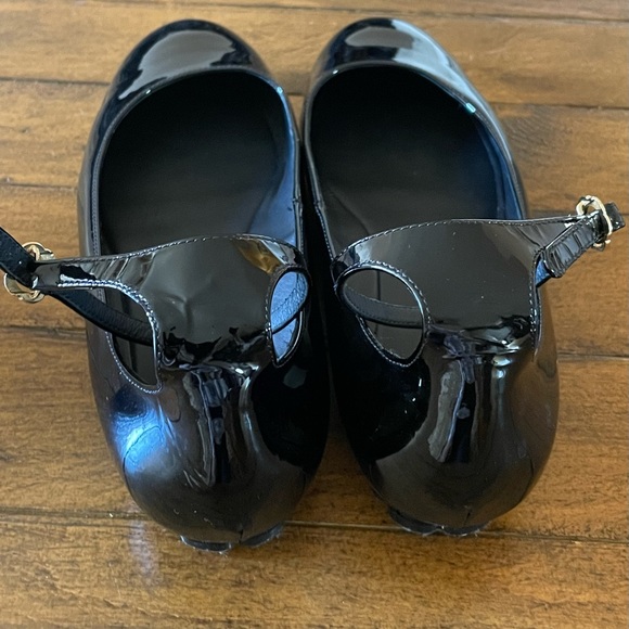 Salvatore Ferragamo black patent leather ballet flats. Size 7 - Picture 4 of 13